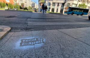 В деня, в който румънците избират президент на първи тур, Букурещ осъмна с надписи "Върнете втори тур"
