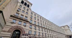 В проект за нормативна промяна се предлагат допълнително пет дни отпуск за работещите на ненормиран работен ден