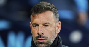 Ван Нистелрой напуска Лестър в края на сезона