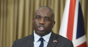 Великобритания обяви, че замразява преговорите за свободна търговия с Израел и налага санкции срещу заселници на Западния бряг