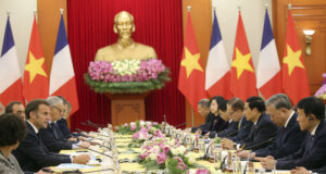 Виетнам сключи споразумение с Франция за закупуването на 20 самолета "Еърбъс", както и още редица двустранни договори