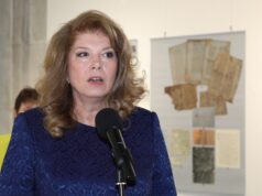 Вицепрезидентът Илияна Йотова откри изложбата "Азбука и история" в Регионалната библиотека "Стилиян Чилингиров" в Шумен