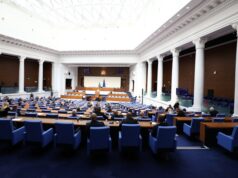 Вицепремиерът Гроздан Караджов и още осем министри се очаква да отговарят на депутатски въпроси днес