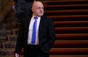 Вицепремиерът Томислав Дончев смята, че предложението за референдум за еврото допълнително разделя българското общество