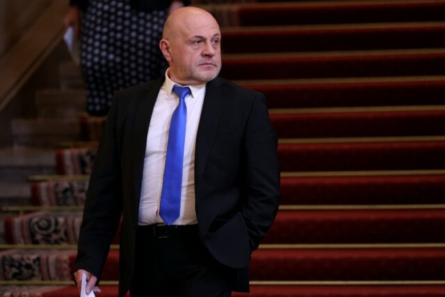 Вицепремиерът Томислав Дончев смята, че предложението за референдум за еврото допълнително разделя българското общество