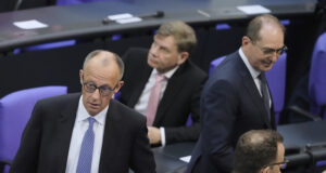 Германският Бундестаг ще направи днес втори опит да избере Мерц за канцлер