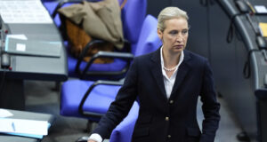 Германското контраразузнаване реши засега да не категоризира "Алтернатива за Германия" като "доказано дясноекстремистка" партия