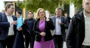 Министърката на вътрешните работи на Германия Нанси Фезер заяви, че крайнодясната партия "Алтернатива за Германия" доказано води кампания срещу свободния демократичен ред.