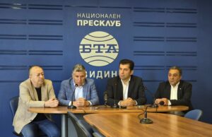 Говорим с хората, за да премахнем страховете им за еврозоната, каза във Видин лидерът на "Продължаваме промяната" Кирил Петков