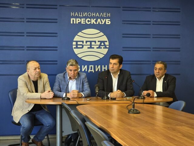Говорим с хората, за да премахнем страховете им за еврозоната, каза във Видин лидерът на "Продължаваме промяната" Кирил Петков