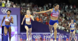 Двукратната олимпийска шампионка на 400 метра с препятствия Сидни МакЛафлин-Леврон ще бяга за първи път на 100 метра на турнира от Големия шлем във Филаделфия