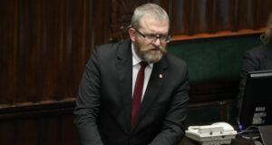 Десен екстремист обяви, че ще подкрепи Карол Навроцки на балотажа на президентските избори в Полша