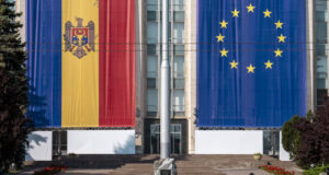 Еманюел Макрон предупреди за опасност за Молдова, ако Джордже Симион спечели румънските избори