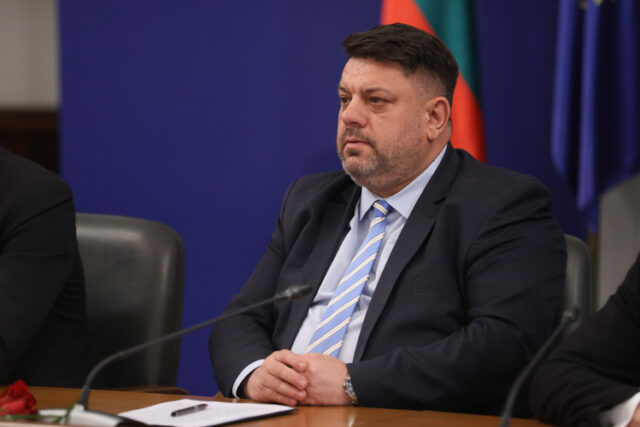 За подмяна на отоплителни уреди на твърдо гориво са сключени договори за над 600 млн. лв., каза вицепремиерът Атанас Зафиров
