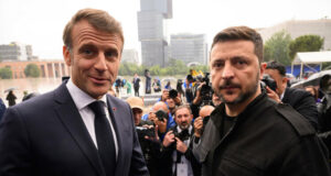 Зеленски и Макрон са обсъдили в телефонен разговор оръжейното производство на Киев, обяви украинското президентстнво