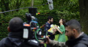 Зрители от Турция призовават за бойкот на турския сериал „Далечен град“ заради реклама на Кока-Кола