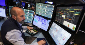 Изгубеният ААА рейтинг на САЩ - решение с последствия от финансовите пазари до домакинствата