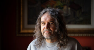 Изкуството е 99% труд, 1% талант и 100% отчаяние, казва пред БТА художникът Илиян Савков