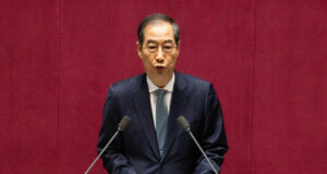 Изпълняващият длъжността президент на Южна Корея Хан Док-су се очаква днес да подаде оставка