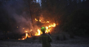 пожарите, които бушуват в Израел.