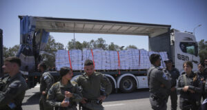 Израел съобщи, че е позволил 100 камиона с хуманитарна помощ да влязат в Газа днес