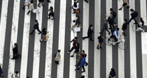 Икономиката на Япония се е свила през първите три месеца на годината