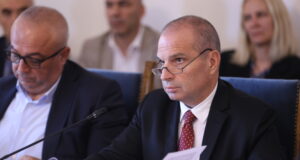 Имам сигнали за претоварени камиони за дърводобив, наредил съм проверки, каза министър Гроздан Караджов