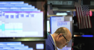 Индексите на Уолстрийт се покачват след силни финансови отчети на "Майкрософт" и "Мета платформс"