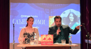 Исках да напиша книга, в която да включа и мотиви от българската митология, каза Вида Делчева за дебютния си роман „Слънцеломи“