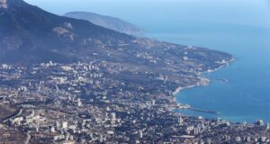 Как руснаците конфискуват апартаменти на украинци в Крим