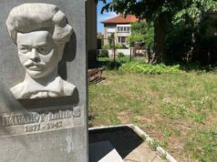 Панайот Пипков паметник