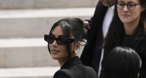 Ким Кардашиян свидетелства пред съд в Париж за обира, на който стана жертва през 2016 година