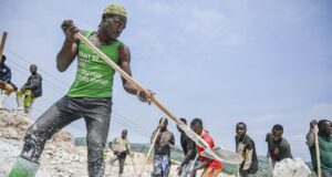 Конго се надява следващия месец да сключи със САЩ сделка за инвестиции в добива на критични минерали, пише в. "Файненшъл таймс"