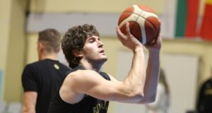 Константин Костадинов и Тенерифе записаха втора поредна победа в испанския баскетболен елит