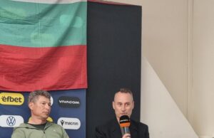 Красимир Балъков поиска членска карта с номер 10, както и номер 8 за Христо Стоичков на откриването на фенклуба на националния отбор по футбол