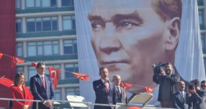 Лидерът на най-голямата опозиционна сила в Турция заяви, че арестът на кмета на Истанбул е истинско доказателство за страха на Ердоган от загуба на евентуални избори