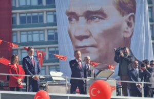 Лидерът на най-голямата опозиционна сила в Турция заяви, че арестът на кмета на Истанбул е истинско доказателство за страха на Ердоган от загуба на евентуални избори