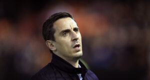 Манчестър Юнайтед не заслужава парад в случай на успех в Лига Европа, смята Гари Невил