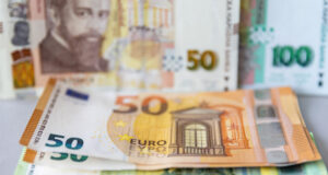 Международната рейтингова агенция "Стандарт енд Пуърс" потвърди рейтинга на България, може да го повиши, ако страната ни стане член на еврозоната