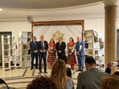 Министърът на образованието и науката Красимир Вълчев получи националната награда "Проф. Иван Шишманов" от Съюза на народните читалища