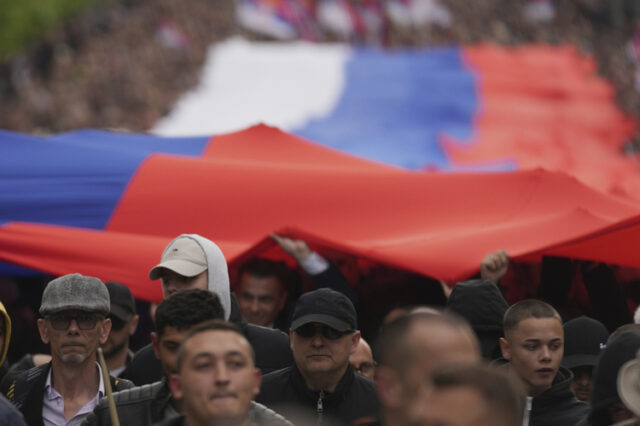 Митинг на управляващите в Сърбия и протест на студенти се състояха в Ниш