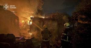 Най-малко двама души загинаха при руско нападение с дронове срещу украинската столица Киев