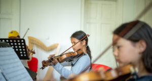 Най-младите жители на брезовско село радват местното население с класическа музика