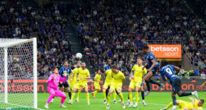 Наполи и Интер постигнаха равенства в предпоследния кръг на футболното първенство на Италия, титлата в Серия А ще се реши следващия уикенд