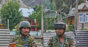 Индийски паравоенни в контролираната от Индия част на Кашмир