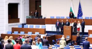 Народното събрание включи в седмичната си програма избор на председател, заместник-председател, секретар и членове на т.нар. Комисия по досиетата