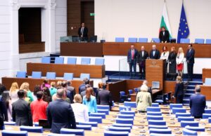 Народното събрание включи в седмичната си програма избор на председател, заместник-председател, секретар и членове на т.нар. Комисия по досиетата