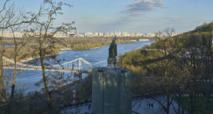 Няколко души загинаха при престрелка близо до Киев