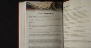 ОБНОВЕНА
                                                                                                Доналд Тръмп каза, че не знае дали е нужно да спазва Конституцията на САЩ