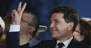 ОБНОВЕНА Кандидатът за президент на Румъния Никушор Дан се класира за втори тур, според резултати при над 97 процента обработени протоколи